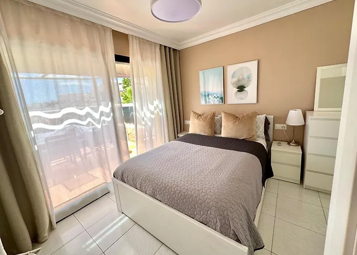 Nerja Casa con gran terraza, muy luminosa y en tranquila zona residencial