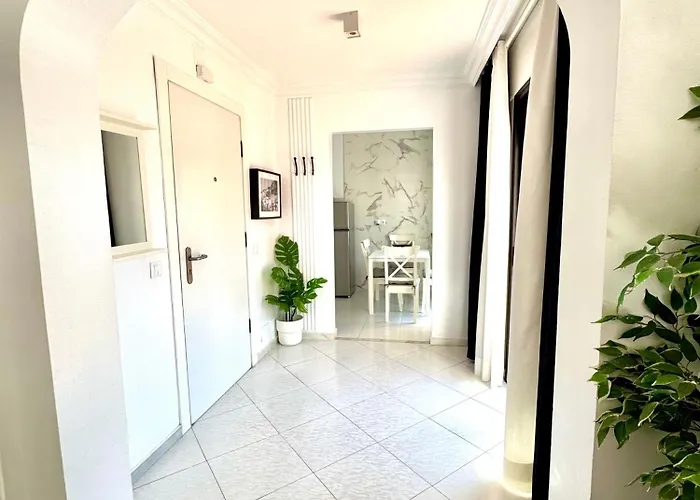 Casa En Nerja Con Gran Terraza, Muy Luminosa Y En Tranquila Urbanizacion